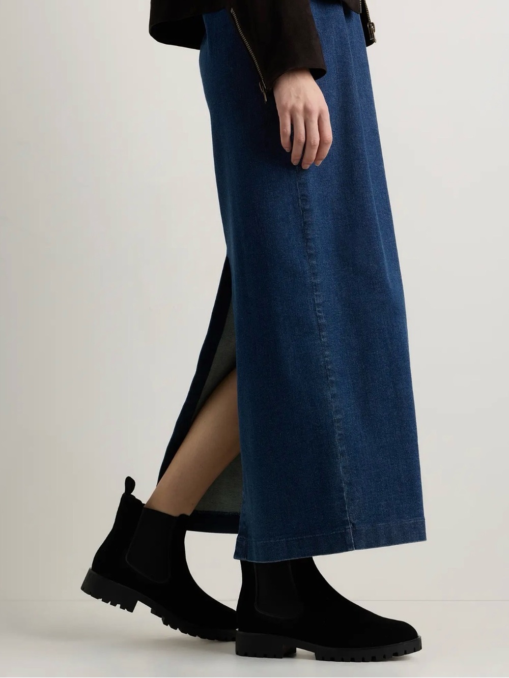 NWT Quince Black Suede Chelsea Lug Sole Ankle Boots - Women Size 10 - Picture 6 of 10